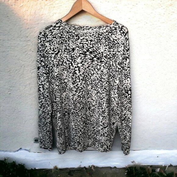 Athleta Sweaters - Athleta balance printed pullover sweater M